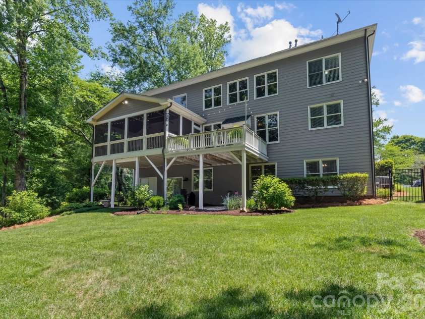 20101 Coachmans Wood Lane, Cornelius, NC 28031.  MLS# CAR4382693, YatesRealty ID 24994. 