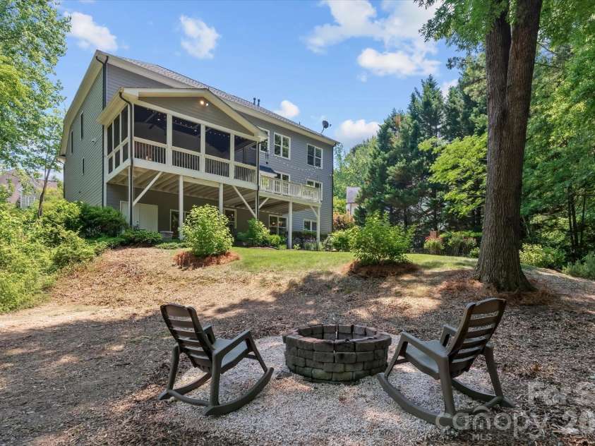 20101 Coachmans Wood Lane, Cornelius, NC 28031.  MLS# CAR4382693, YatesRealty ID 24994. 