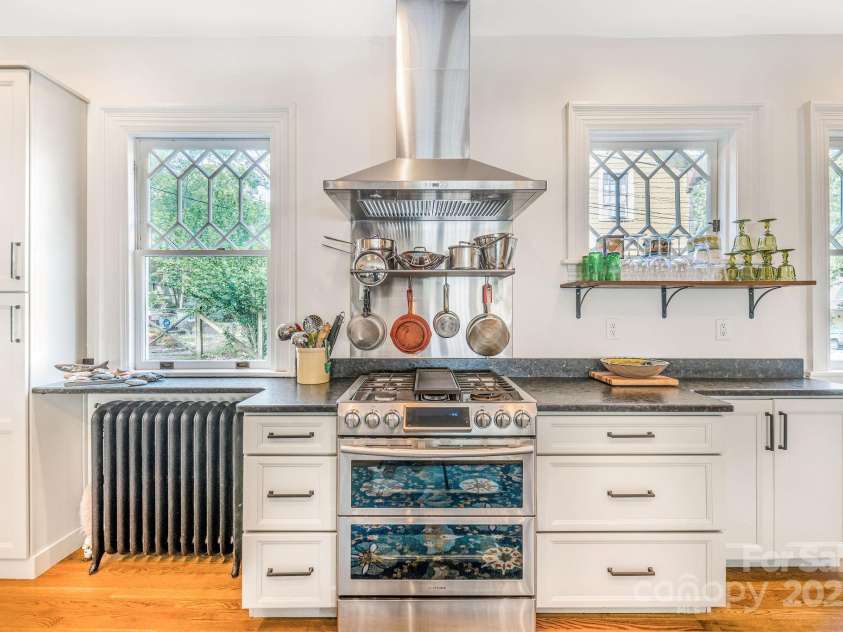 84 Elizabeth Street, Asheville, NC 28801.  MLS# CAR4271079, YatesRealty ID 24994. 