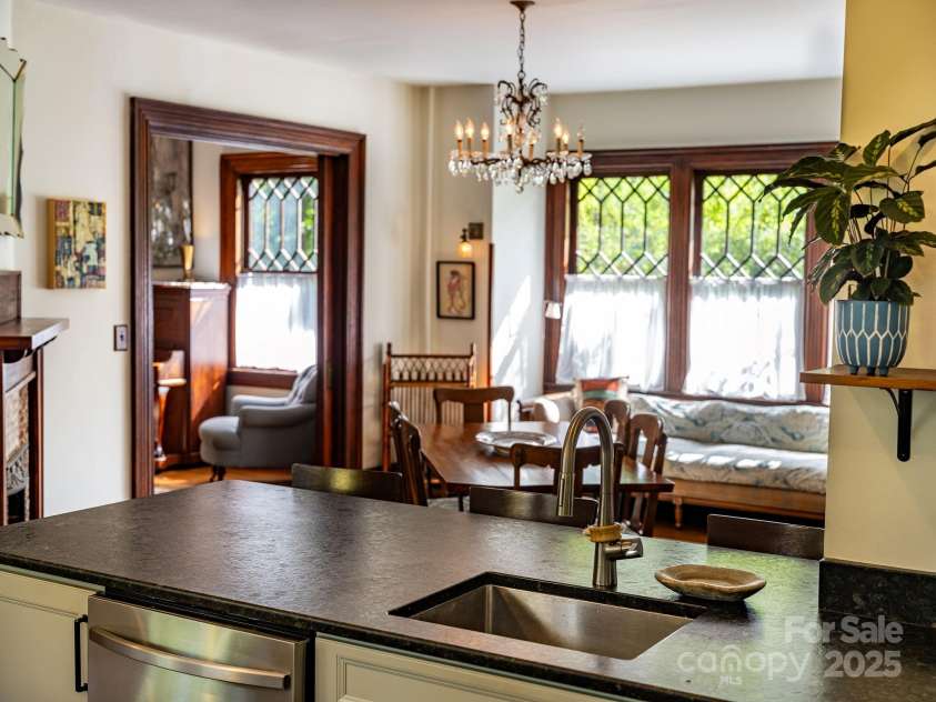 84 Elizabeth Street, Asheville, NC 28801.  MLS# CAR4271079, YatesRealty ID 24994. 