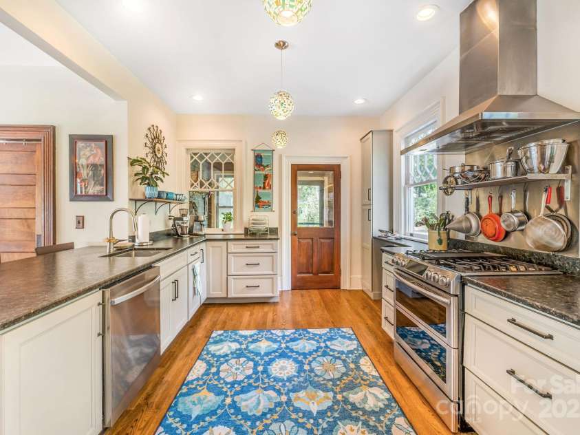 84 Elizabeth Street, Asheville, NC 28801.  MLS# CAR4271079, YatesRealty ID 24994. 