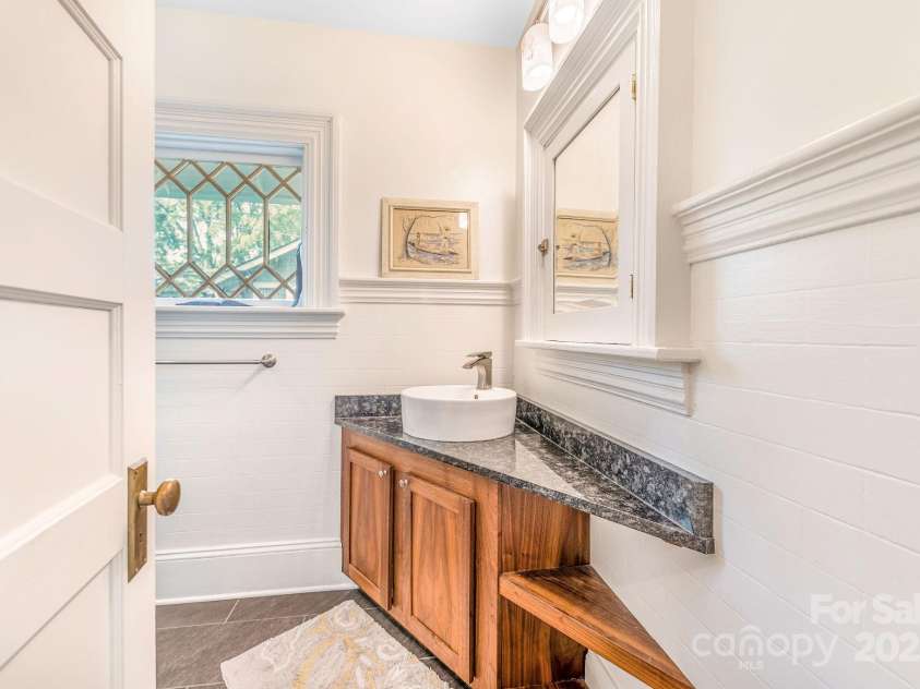 84 Elizabeth Street, Asheville, NC 28801.  MLS# CAR4271079, YatesRealty ID 24994. 