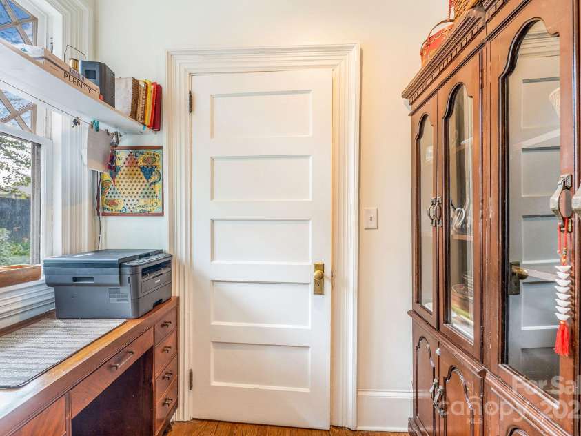 84 Elizabeth Street, Asheville, NC 28801.  MLS# CAR4271079, YatesRealty ID 24994. 