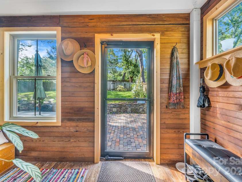 84 Elizabeth Street, Asheville, NC 28801.  MLS# CAR4271079, YatesRealty ID 24994. 