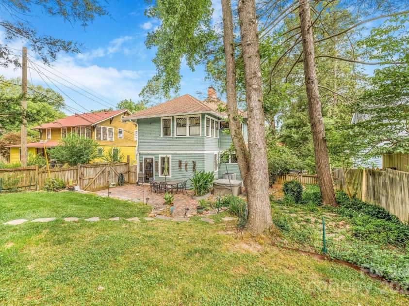 84 Elizabeth Street, Asheville, NC 28801.  MLS# CAR4271079, YatesRealty ID 24994. 
