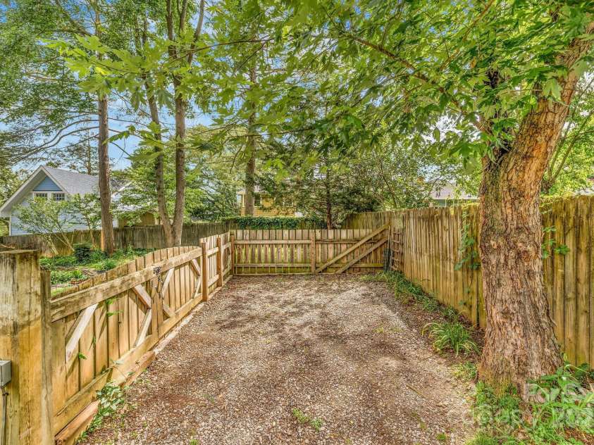 84 Elizabeth Street, Asheville, NC 28801.  MLS# CAR4271079, YatesRealty ID 24994. 