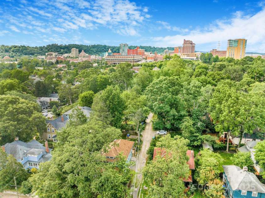 84 Elizabeth Street, Asheville, NC 28801.  MLS# CAR4271079, YatesRealty ID 24994. 