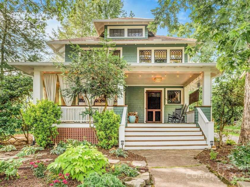 84 Elizabeth Street, Asheville, NC 28801.  MLS# CAR4271079, YatesRealty ID 24994. 