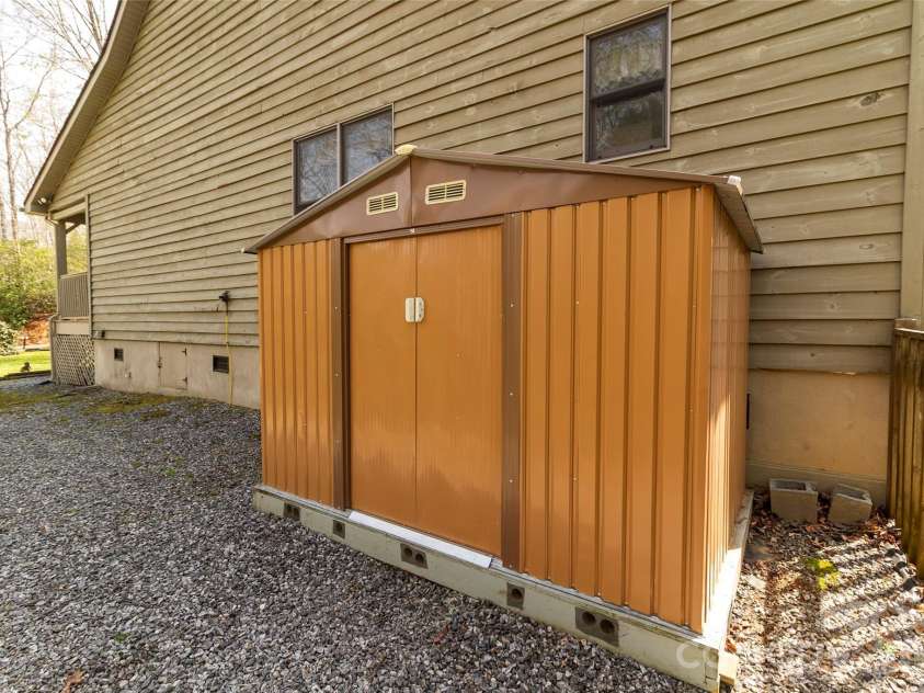 106 Cabin Creek Road, Sylva, NC 28779.  MLS# CAR4368316, YatesRealty ID 24995. 