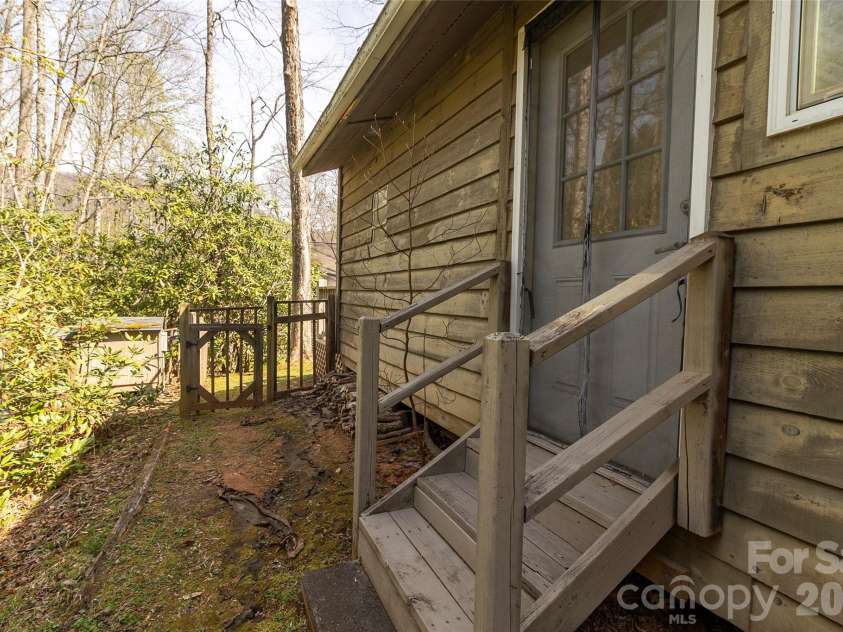 106 Cabin Creek Road, Sylva, NC 28779.  MLS# CAR4368316, YatesRealty ID 24995. 
