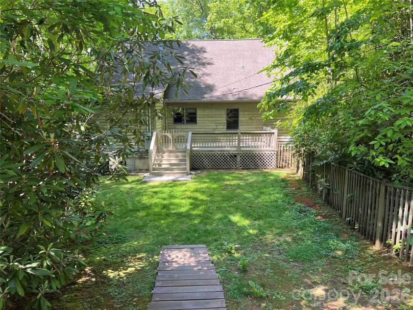 106 Cabin Creek Road, Sylva, NC 28779.  MLS# CAR4368316, YatesRealty ID 24995. 