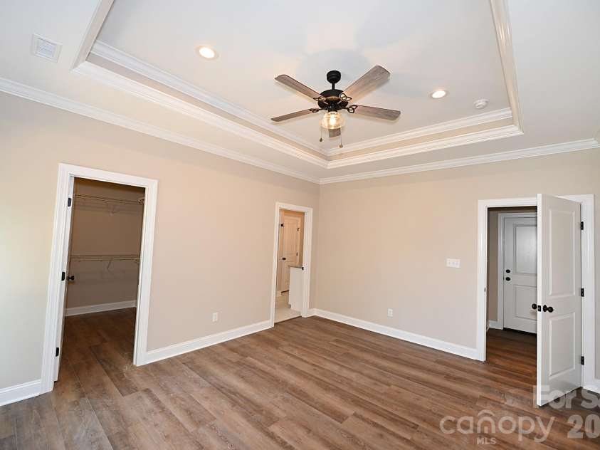 4940 Southview Drive, Hickory, NC 28602.  MLS# CAR4275287, YatesRealty ID 24995. 