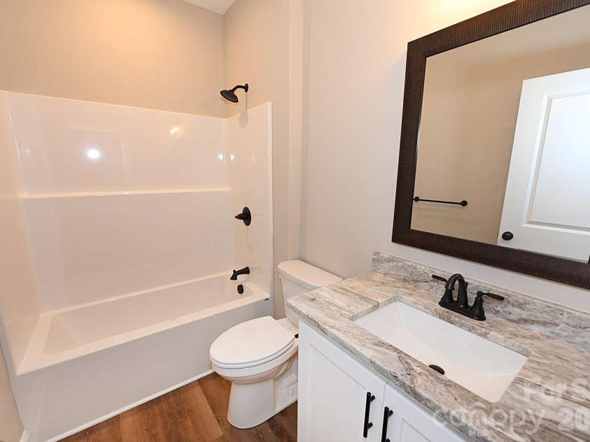 4940 Southview Drive, Hickory, NC 28602.  MLS# CAR4275287, YatesRealty ID 24995. Guest Bath 