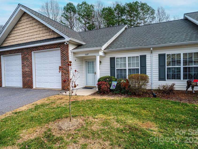1687 Golden Cedar Lane, Newton, NC 28658.  MLS# CAR4329219, YatesRealty ID 24997. 