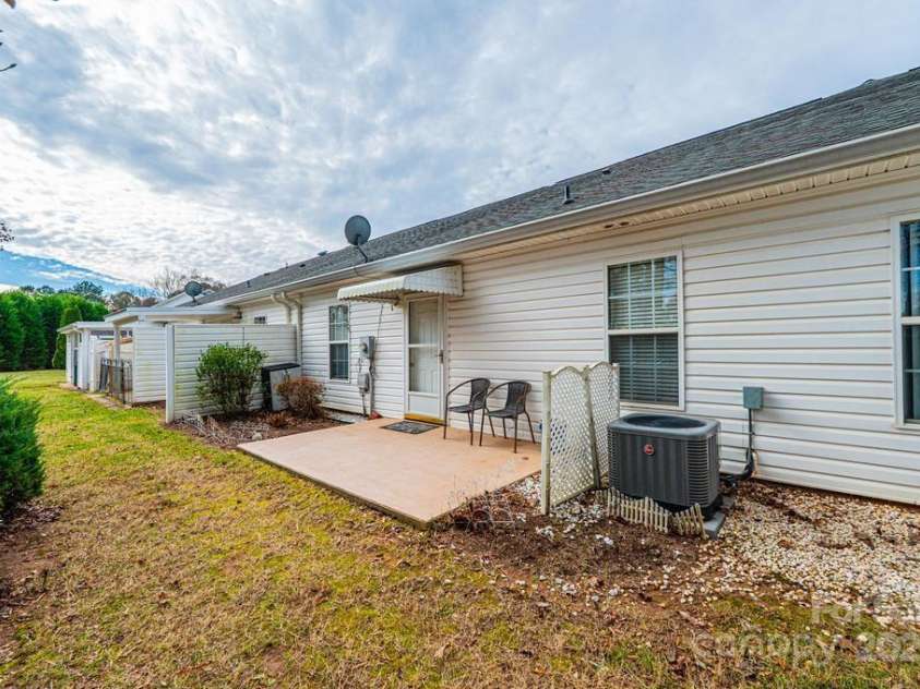 1687 Golden Cedar Lane, Newton, NC 28658.  MLS# CAR4329219, YatesRealty ID 24997. 