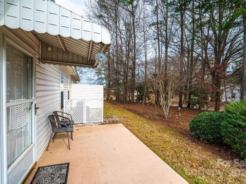 1687 Golden Cedar Lane, Newton, NC 28658.  MLS# CAR4329219, YatesRealty ID 24997. 