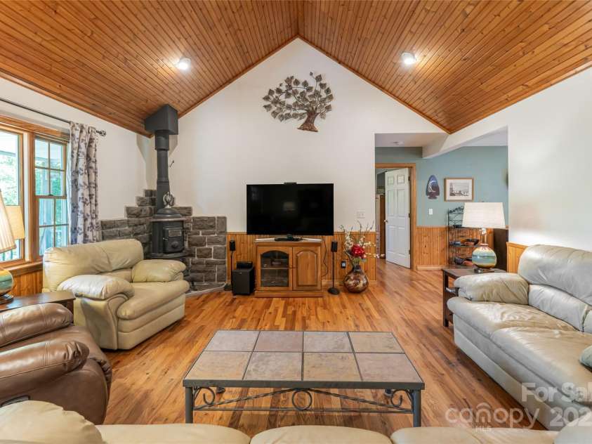 287 Walnut Ridge Drive, Clyde, NC 28721.  MLS# CAR4268152, YatesRealty ID 24997. 