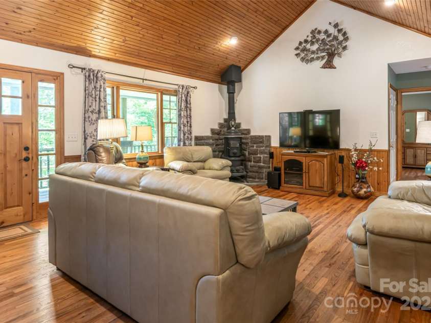 287 Walnut Ridge Drive, Clyde, NC 28721.  MLS# CAR4268152, YatesRealty ID 24997. Spacious living room with abundant natural light