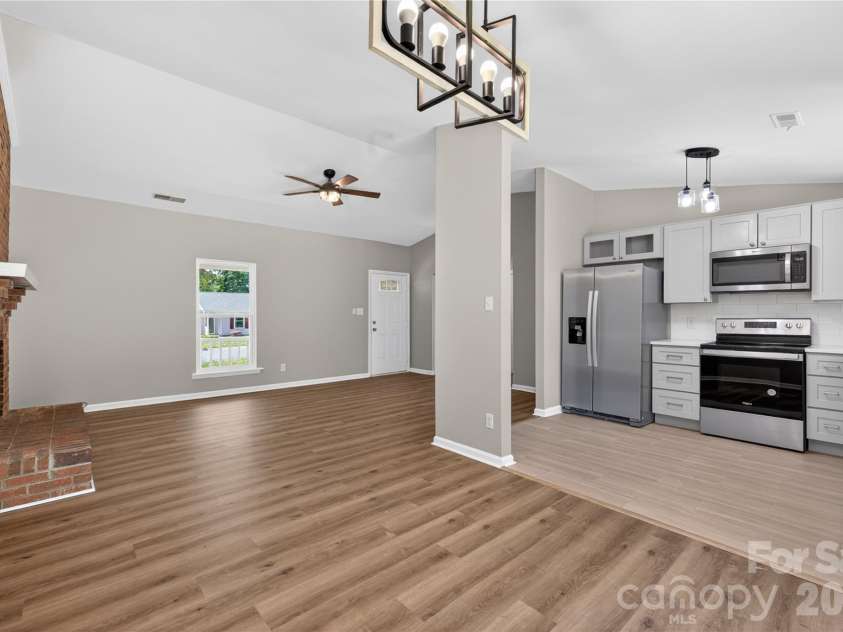 5911 Morninglow Court, Charlotte, NC 28212.  MLS# CAR4382746, YatesRealty ID 24998. 