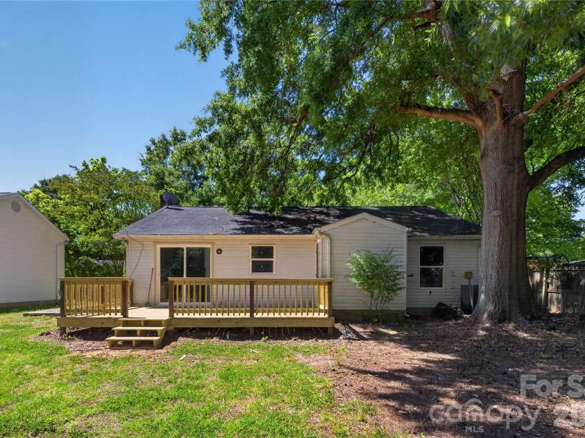 5911 Morninglow Court, Charlotte, NC 28212.  MLS# CAR4382746, YatesRealty ID 24998. 