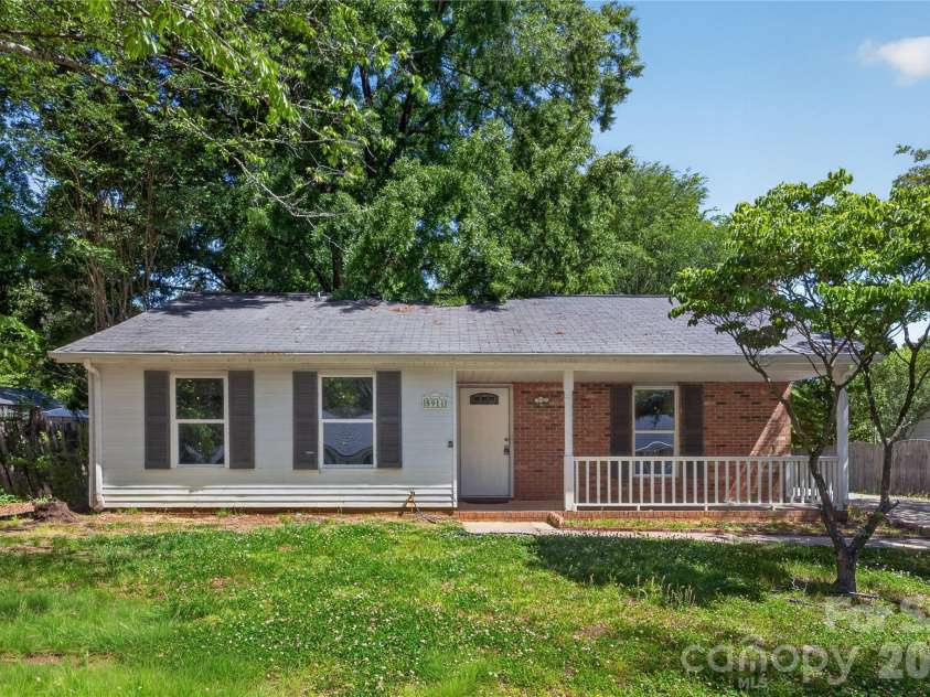 5911 Morninglow Court, Charlotte, NC 28212.  MLS# CAR4382746, YatesRealty ID 24998. 