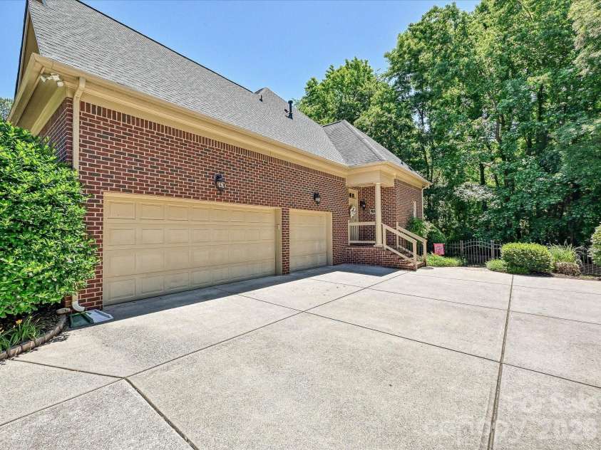 17146 Harcombe Drive, Charlotte, NC 28277.  MLS# CAR4382338, YatesRealty ID 24999. 