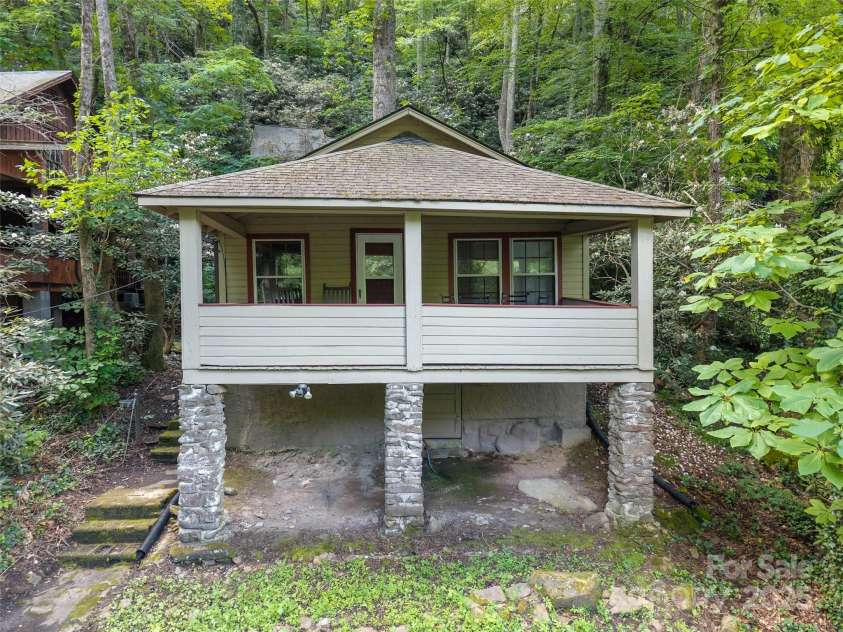 328 Texas Road, Montreat, NC 28757.  MLS# CAR4277613, YatesRealty ID 24999. 