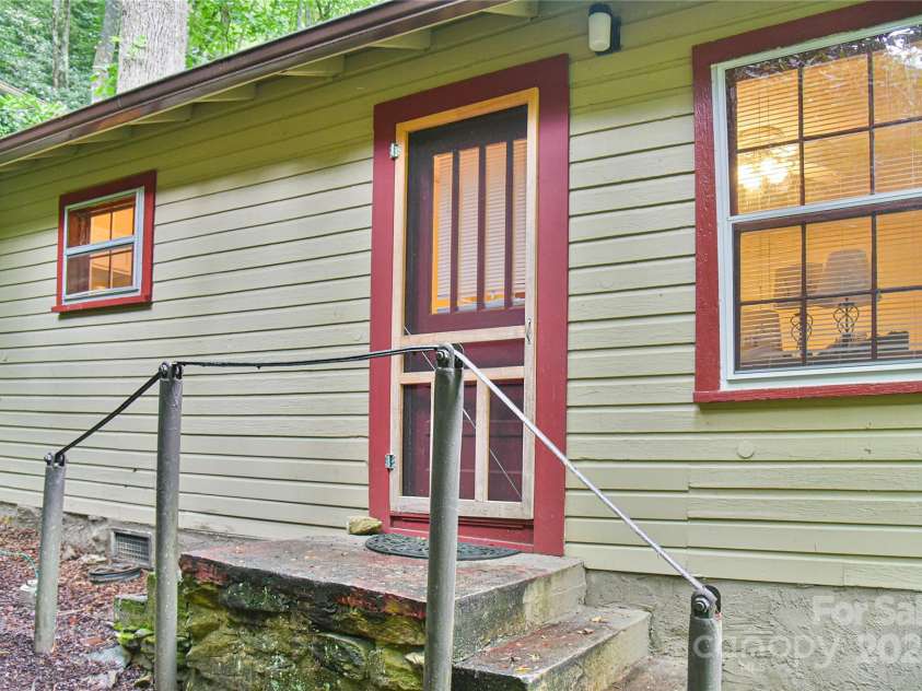 328 Texas Road, Montreat, NC 28757.  MLS# CAR4277613, YatesRealty ID 24999. 