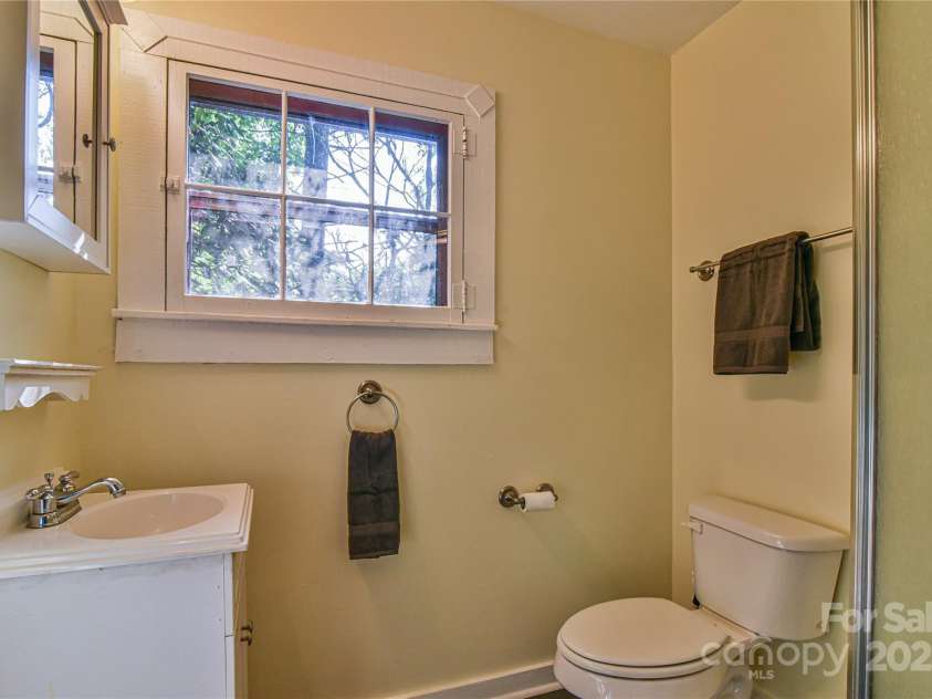 328 Texas Road, Montreat, NC 28757.  MLS# CAR4277613, YatesRealty ID 24999. 