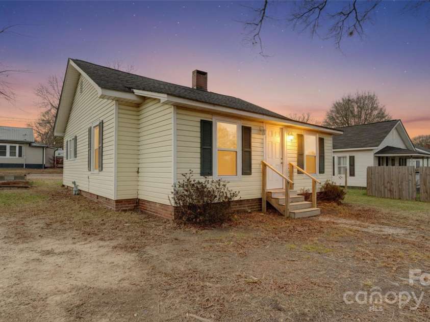1003 Cannon Boulevard, Kannapolis, NC 28083.  MLS# CAR4326780, YatesRealty ID 2500. 