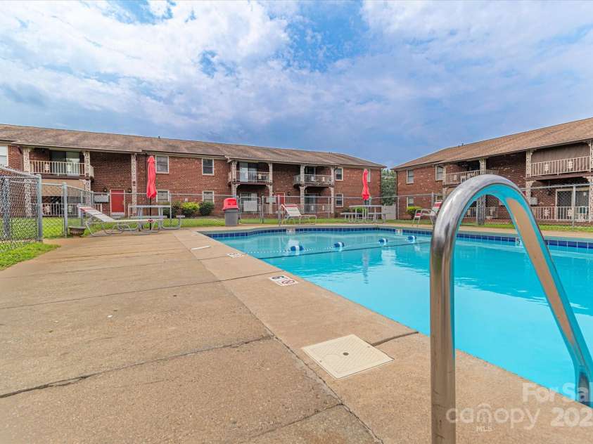 2116 Main Street, Kannapolis, NC 28081.  MLS# CAR4277486, YatesRealty ID 25000. 