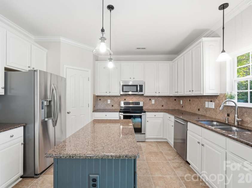 1411 Kronas Circle, Waxhaw, NC 28173.  MLS# CAR4383292, YatesRealty ID 25001. 