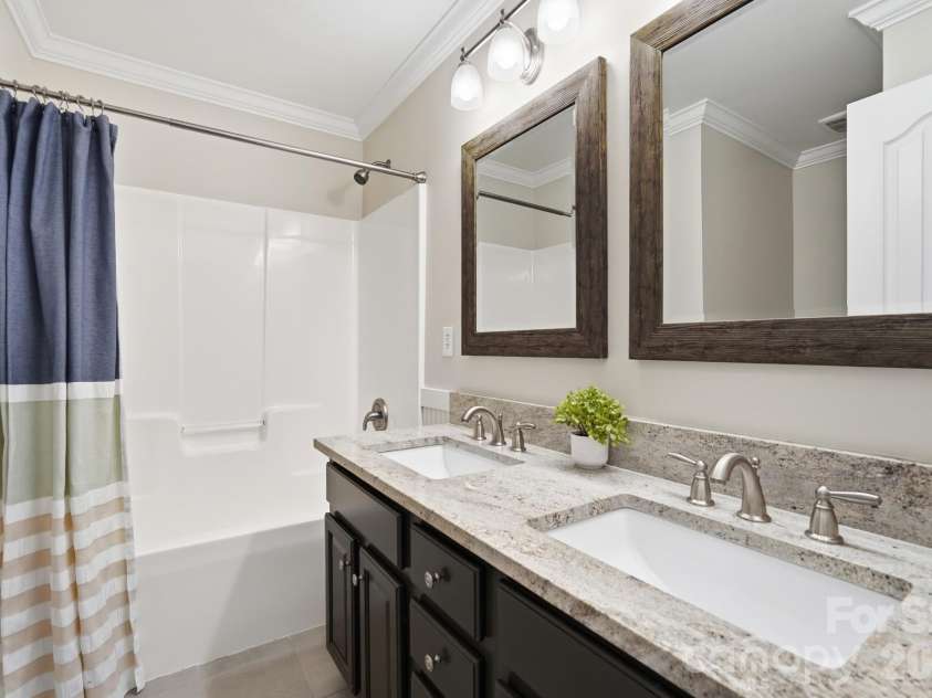 1411 Kronas Circle, Waxhaw, NC 28173.  MLS# CAR4383292, YatesRealty ID 25001. Secondary Bathroom