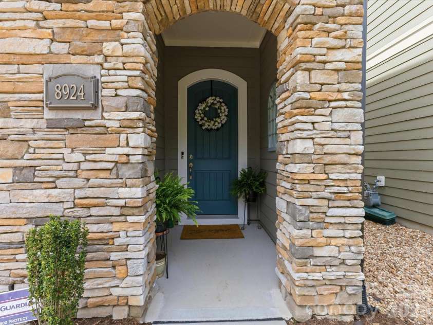8924 Boling Green Drive, Charlotte, NC 28277.  MLS# CAR4365120, YatesRealty ID 25003. 