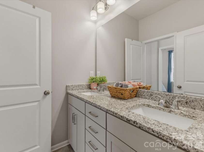 8924 Boling Green Drive, Charlotte, NC 28277.  MLS# CAR4365120, YatesRealty ID 25003. 