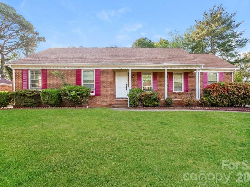 7114 Fox Hunt Road, Charlotte, NC 28212.  MLS# CAR4384150, YatesRealty ID 25004. 