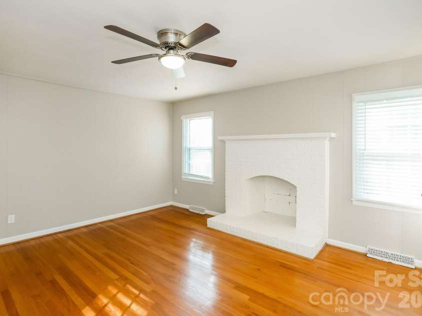 7114 Fox Hunt Road, Charlotte, NC 28212.  MLS# CAR4384150, YatesRealty ID 25004. 