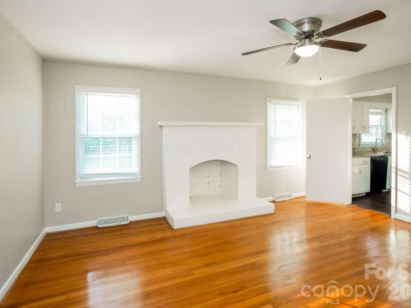 7114 Fox Hunt Road, Charlotte, NC 28212.  MLS# CAR4384150, YatesRealty ID 25004. 