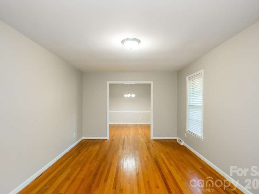 7114 Fox Hunt Road, Charlotte, NC 28212.  MLS# CAR4384150, YatesRealty ID 25004. 