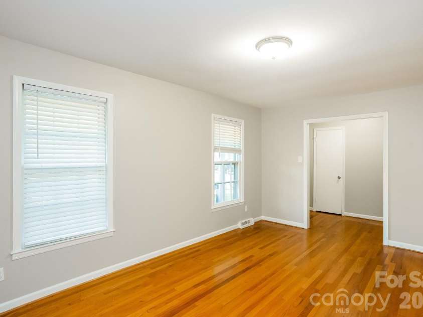 7114 Fox Hunt Road, Charlotte, NC 28212.  MLS# CAR4384150, YatesRealty ID 25004. 