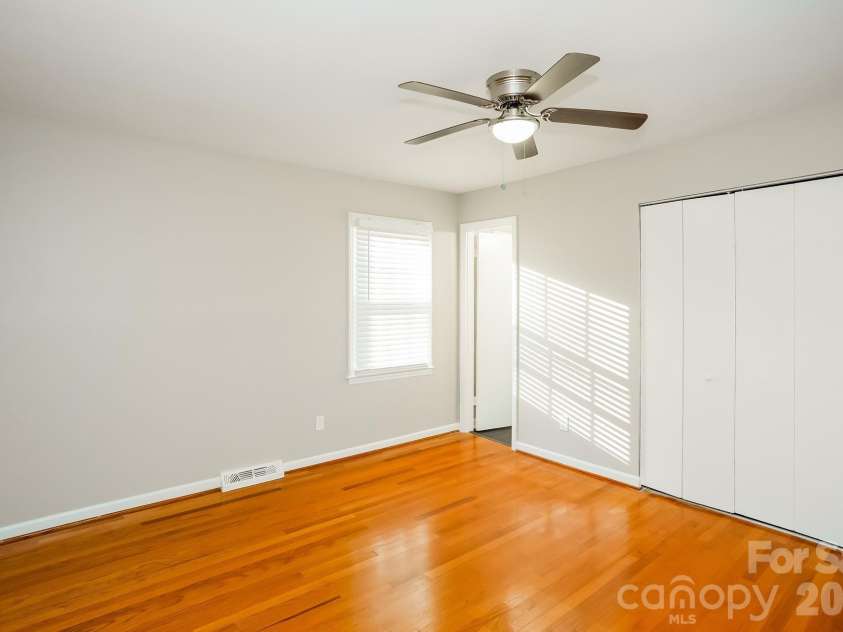 7114 Fox Hunt Road, Charlotte, NC 28212.  MLS# CAR4384150, YatesRealty ID 25004. 