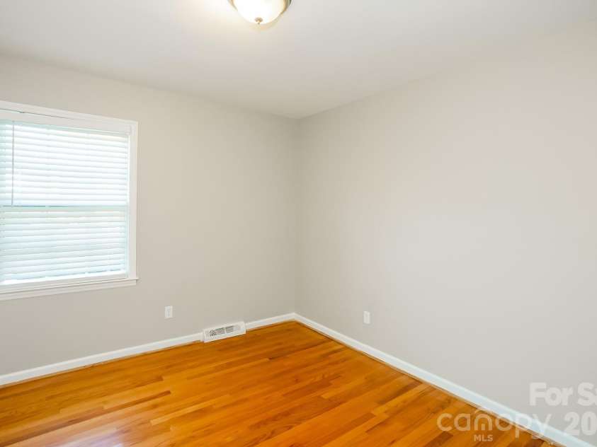 7114 Fox Hunt Road, Charlotte, NC 28212.  MLS# CAR4384150, YatesRealty ID 25004. 