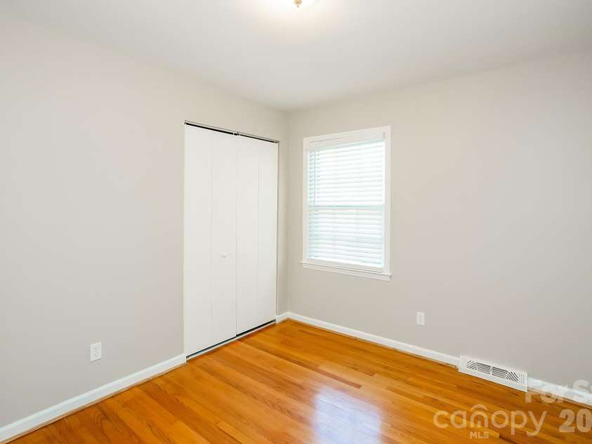7114 Fox Hunt Road, Charlotte, NC 28212.  MLS# CAR4384150, YatesRealty ID 25004. 