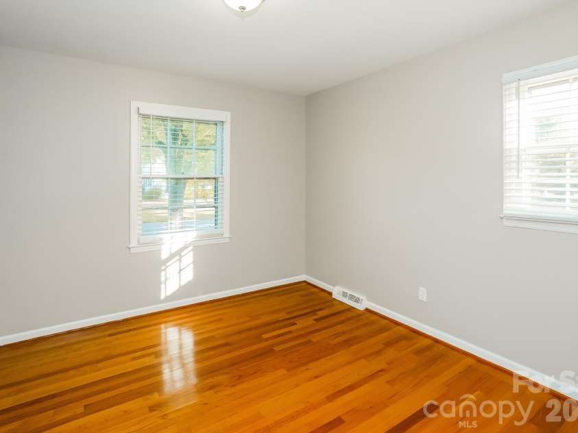 7114 Fox Hunt Road, Charlotte, NC 28212.  MLS# CAR4384150, YatesRealty ID 25004. 