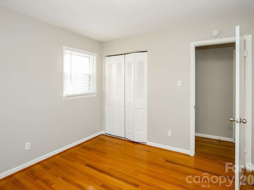 7114 Fox Hunt Road, Charlotte, NC 28212.  MLS# CAR4384150, YatesRealty ID 25004. 