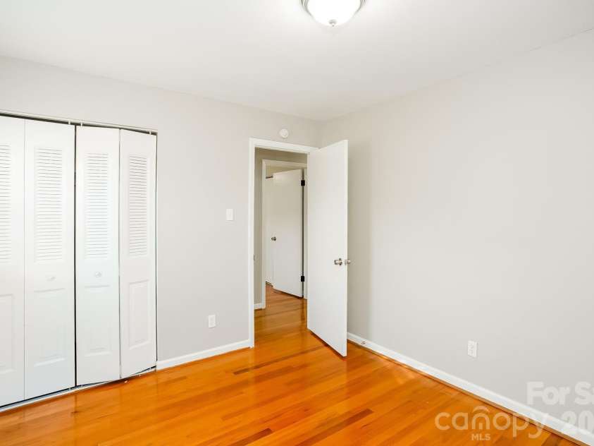 7114 Fox Hunt Road, Charlotte, NC 28212.  MLS# CAR4384150, YatesRealty ID 25004. 