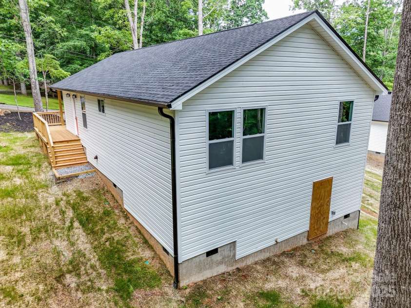 10 Fair Bluff Lane, Candler, NC 28715.  MLS# CAR4312220, YatesRealty ID 25006. 