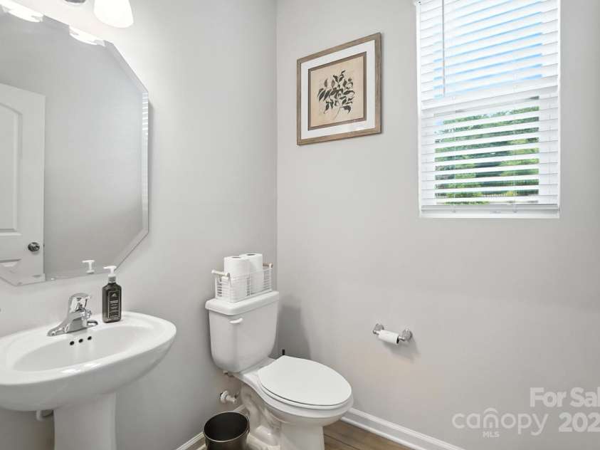 11246 Bartrams Way, Charlotte, NC 28278.  MLS# CAR4272394, YatesRealty ID 25007. 