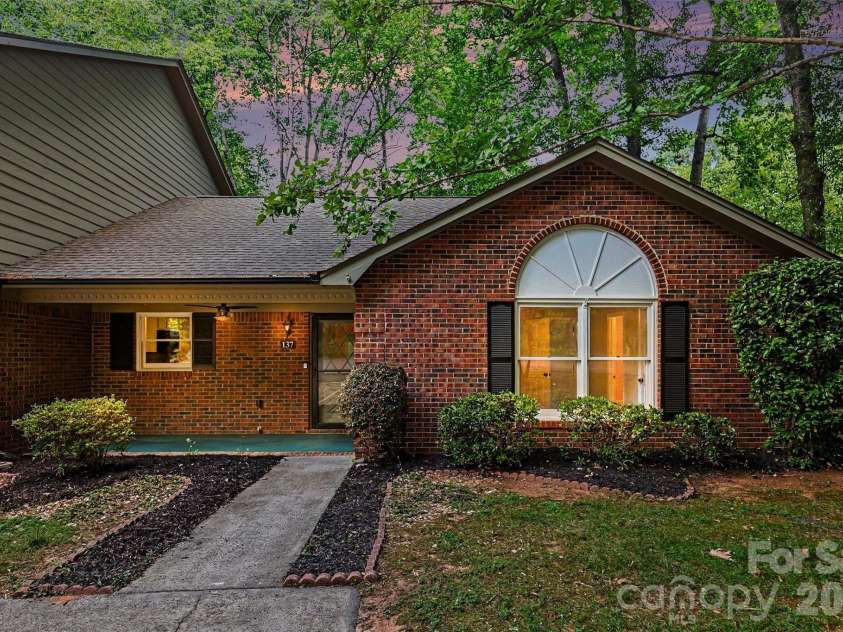 137 Phil Court, Fort Mill, SC 29715.  MLS# CAR4385051, YatesRealty ID 25007. 