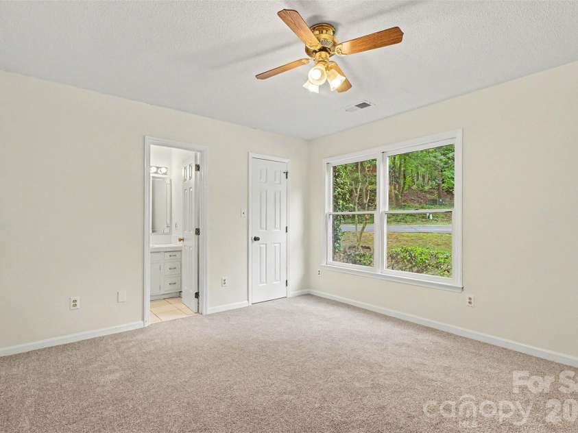 137 Phil Court, Fort Mill, SC 29715.  MLS# CAR4385051, YatesRealty ID 25007. 